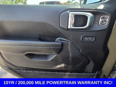 Used 2025 Jeep Wrangler Unlimited Rubicon AWD/4WD image 29