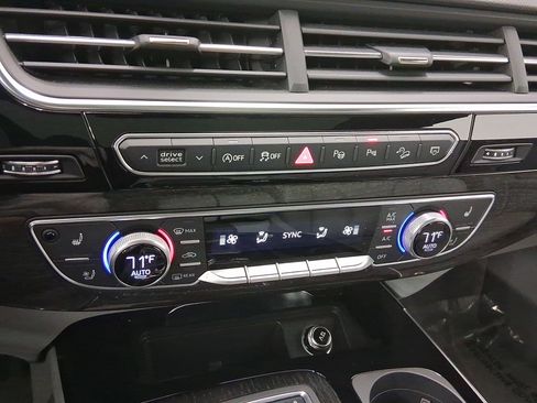 Used 2019 Audi Q7 3.0T Prestige w/ Prestige Package image 26