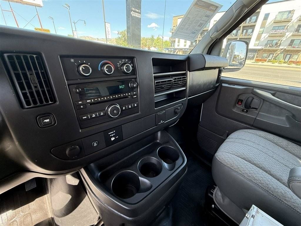 Used 2015 Chevrolet Express 2500 RWD image 18
