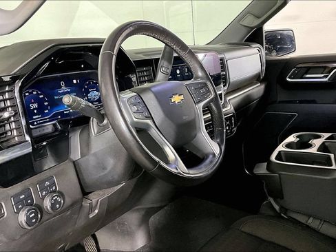 Used 2022 Chevrolet Silverado 1500 LT AWD/4WD image 13