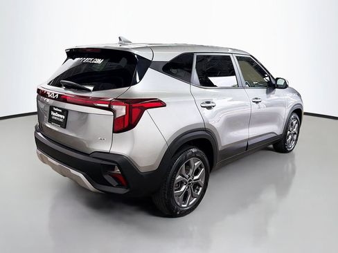 Used 2024 Kia Seltos LX AWD/4WD image 9