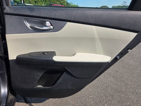 Used 2022 Kia Forte LXS FWD image 29