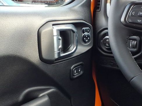 New 2025 Jeep Gladiator Sport image 13