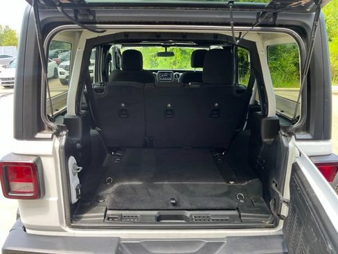 Used 2020 Jeep Wrangler Unlimited Sahara AWD/4WD image 14