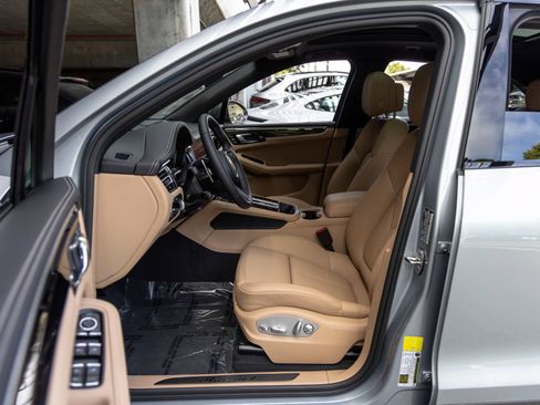 New 2026 Porsche Macan Turbo AWD/4WD image 25
