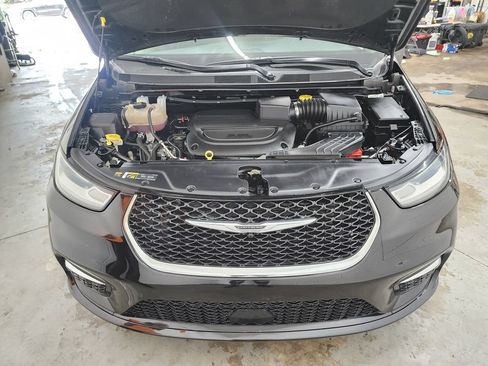 Used 2023 Chrysler Pacifica Limited FWD image 38