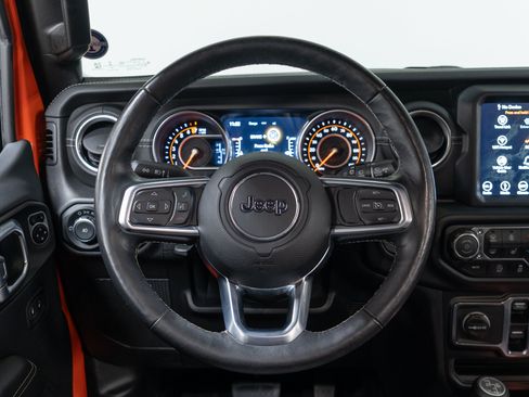 Used 2019 Jeep Wrangler Unlimited Sahara w/ Quick Order Package 24M Moab AWD/4WD image 17