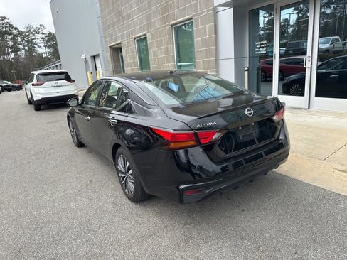 Used 2025 Nissan Altima 2.5 SV image 11