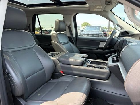 Used 2025 Ford Expedition Active AWD/4WD image 5