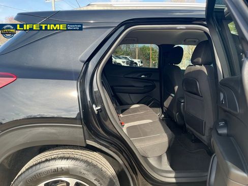 Used 2025 Chevrolet TrailBlazer LT image 28