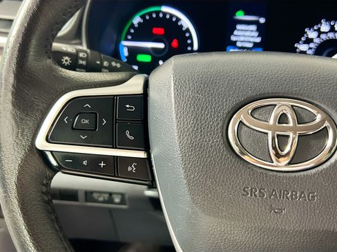 Used 2024 Toyota Sienna XLE FWD image 18