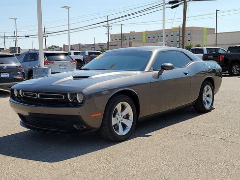 Used 2022 Dodge Challenger SXT RWD image 6