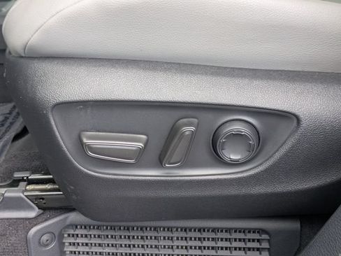 Used 2025 Toyota Sienna XLE FWD image 21