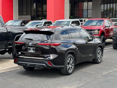 Used 2022 Toyota Highlander XLE FWD image 51