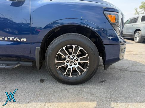 Used 2021 Nissan Titan SV w/ SV Convenience Package AWD/4WD image 9