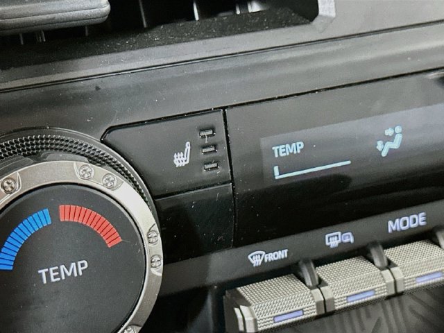 Used 2025 Toyota Tacoma SR5 AWD/4WD image 25
