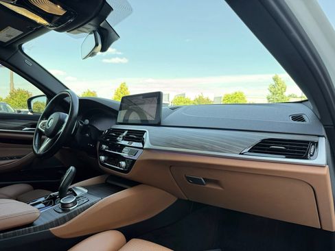 Used 2022 BMW 530i w/ M Sport Package RWD image 32
