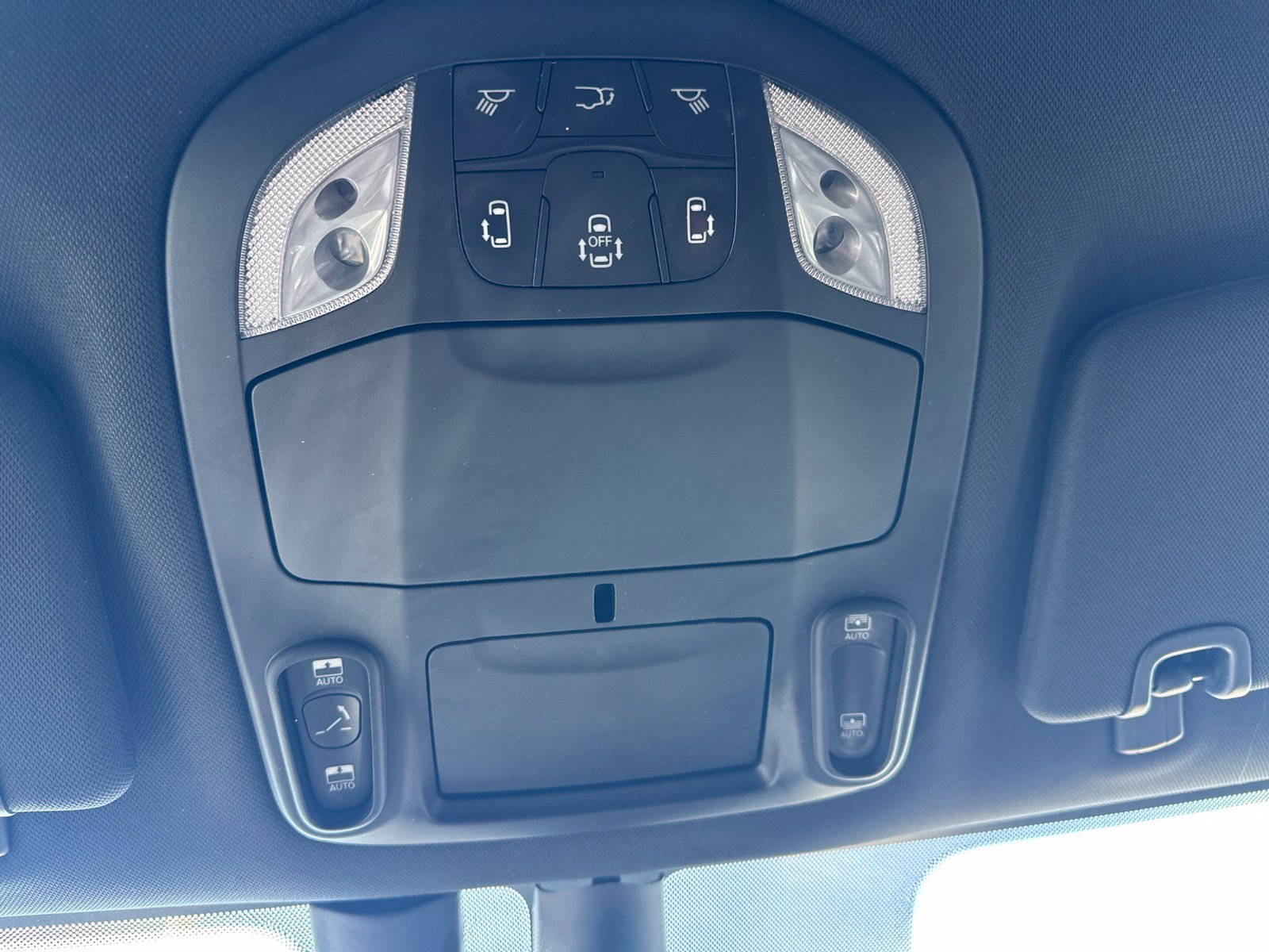 Used 2019 Chrysler Pacifica Limited FWD image 76