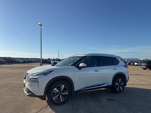 Certified 2023 Nissan Rogue SL w/ SL Premium Package FWD image 9