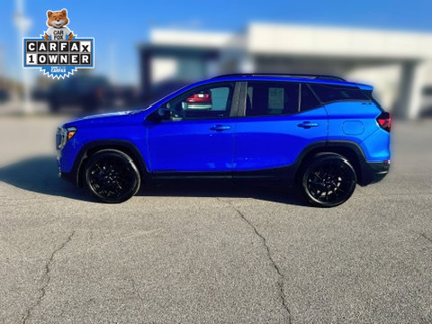 Used 2024 GMC Terrain SLE w/ Driver Convenience Package FWD image 2