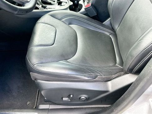 Used 2019 Jeep Cherokee Limited image 19