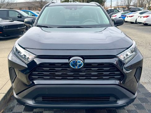 Used 2019 Toyota RAV4 LE image 9