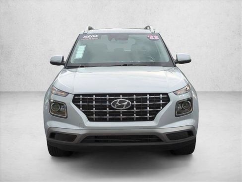 Used 2022 Hyundai Venue SEL FWD image 2