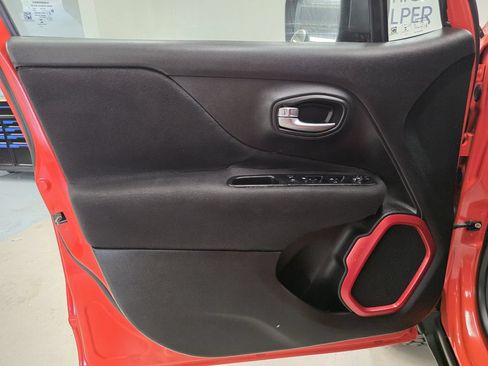 Used 2016 Jeep Renegade Trailhawk AWD/4WD image 23