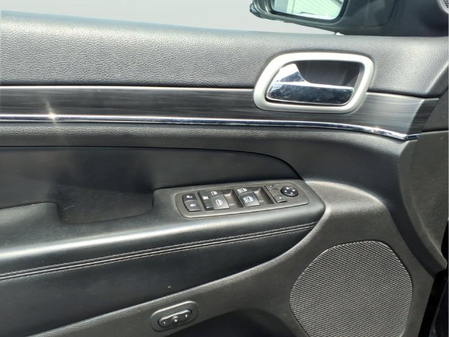 Used 2021 Jeep Grand Cherokee Limited AWD/4WD image 16
