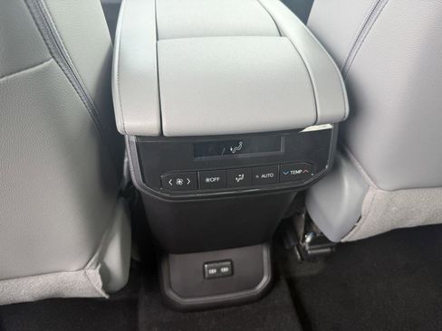 New 2026 Toyota Highlander XLE image 14