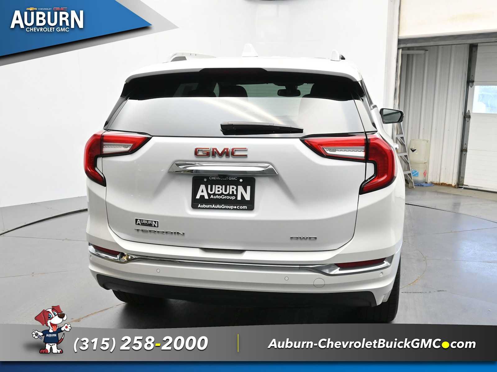 Used 2024 GMC Terrain Denali w/ Denali Premium Package AWD/4WD image 4