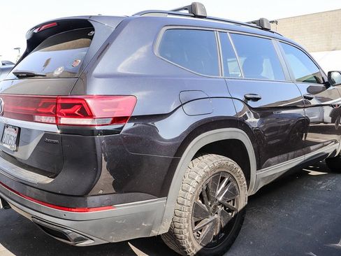 Used 2024 Volkswagen Atlas SE AWD/4WD image 6