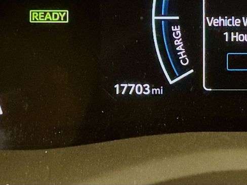 Used 2025 Toyota Camry LE image 19