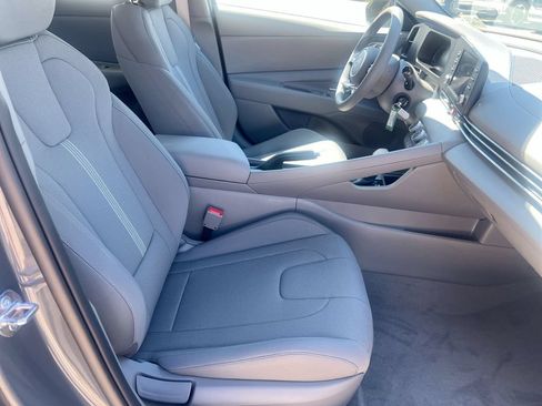 Used 2026 Hyundai Elantra SE FWD image 23