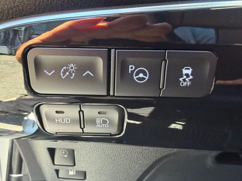 Used 2022 Toyota Prius Prime Limited FWD image 17