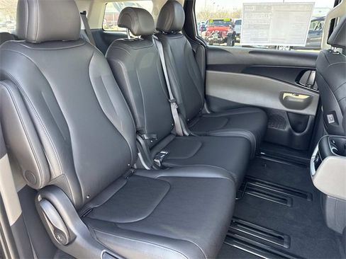 New 2026 Kia Carnival LXS image 17