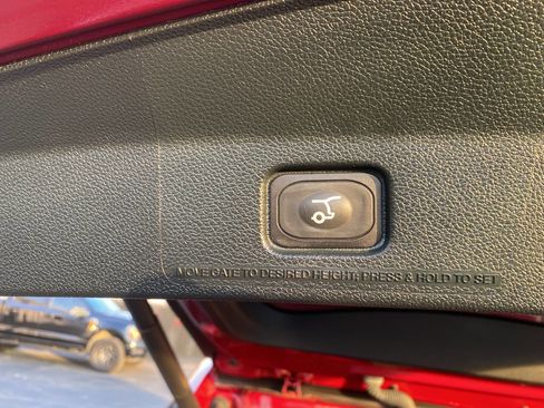 Used 2018 Ford Explorer XLT w/ Equipment Group 202A image 13