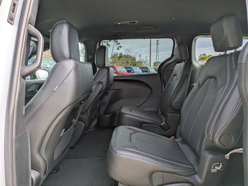 New 2026 Chrysler Pacifica Select image 15