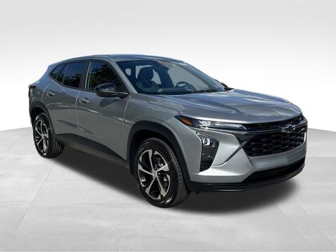Used 2024 Chevrolet Trax RS w/ Driver Confidence Package FWD image 1