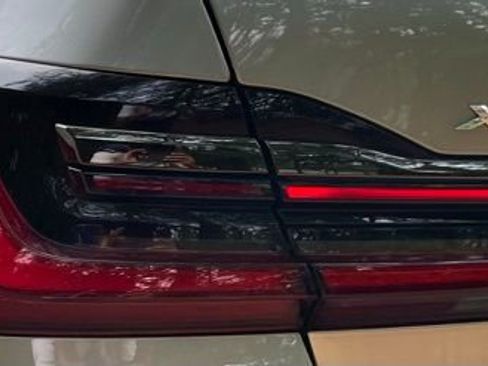 Used 2020 BMW 750i xDrive AWD/4WD image 8