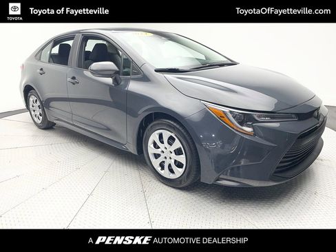 Used 2024 Toyota Corolla LE image 3