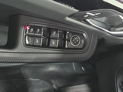 Certified 2026 Porsche Macan AWD/4WD image 21