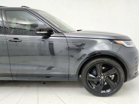 Used 2024 Land Rover Discovery Dynamic SE AWD/4WD image 7