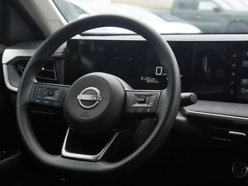 Used 2025 Nissan Kicks SV FWD image 28
