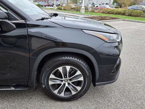 Used 2022 Toyota Highlander XLE image 15