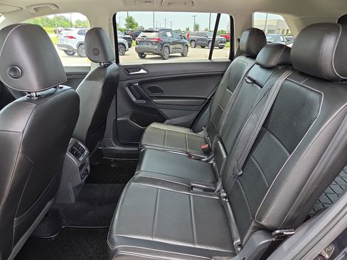 Used 2021 Volkswagen Tiguan SE AWD/4WD image 10