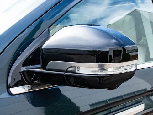 Used 2025 Lincoln Navigator Reserve AWD/4WD image 16