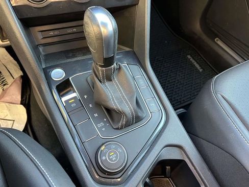 Certified 2021 Volkswagen Tiguan SE R-Line image 33