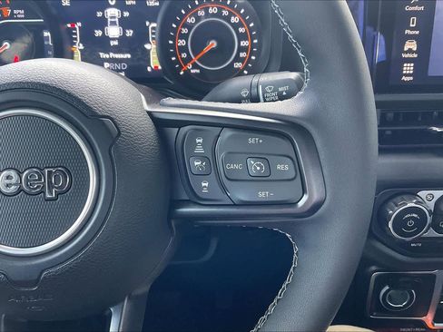 Used 2025 Jeep Gladiator Rubicon w/ Convenience Group image 24