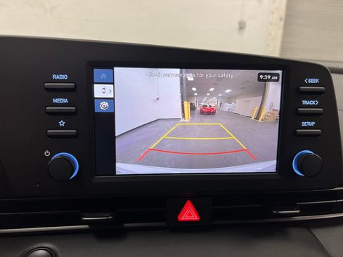 Used 2025 Hyundai Elantra Sport FWD image 21